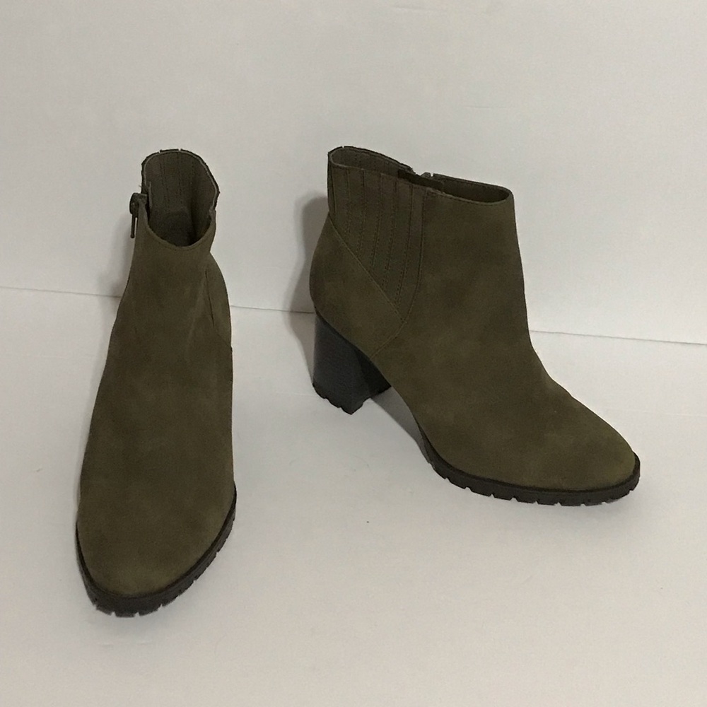 Stylish Women’s Kelly & Katie Size 7 M Ankle Boots Side Zipper 3” Heel